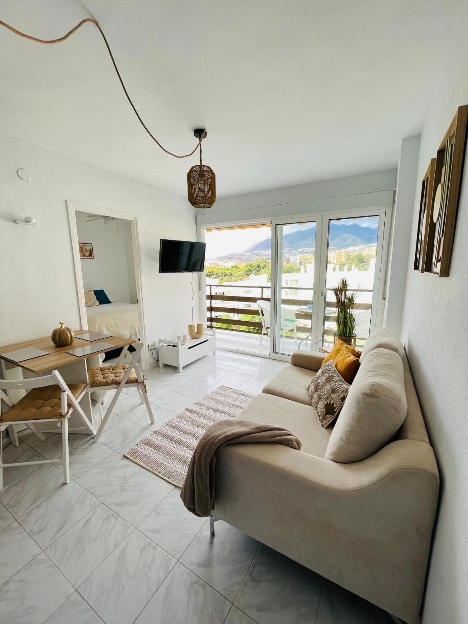 Beachside Sunshine Flat Apartment