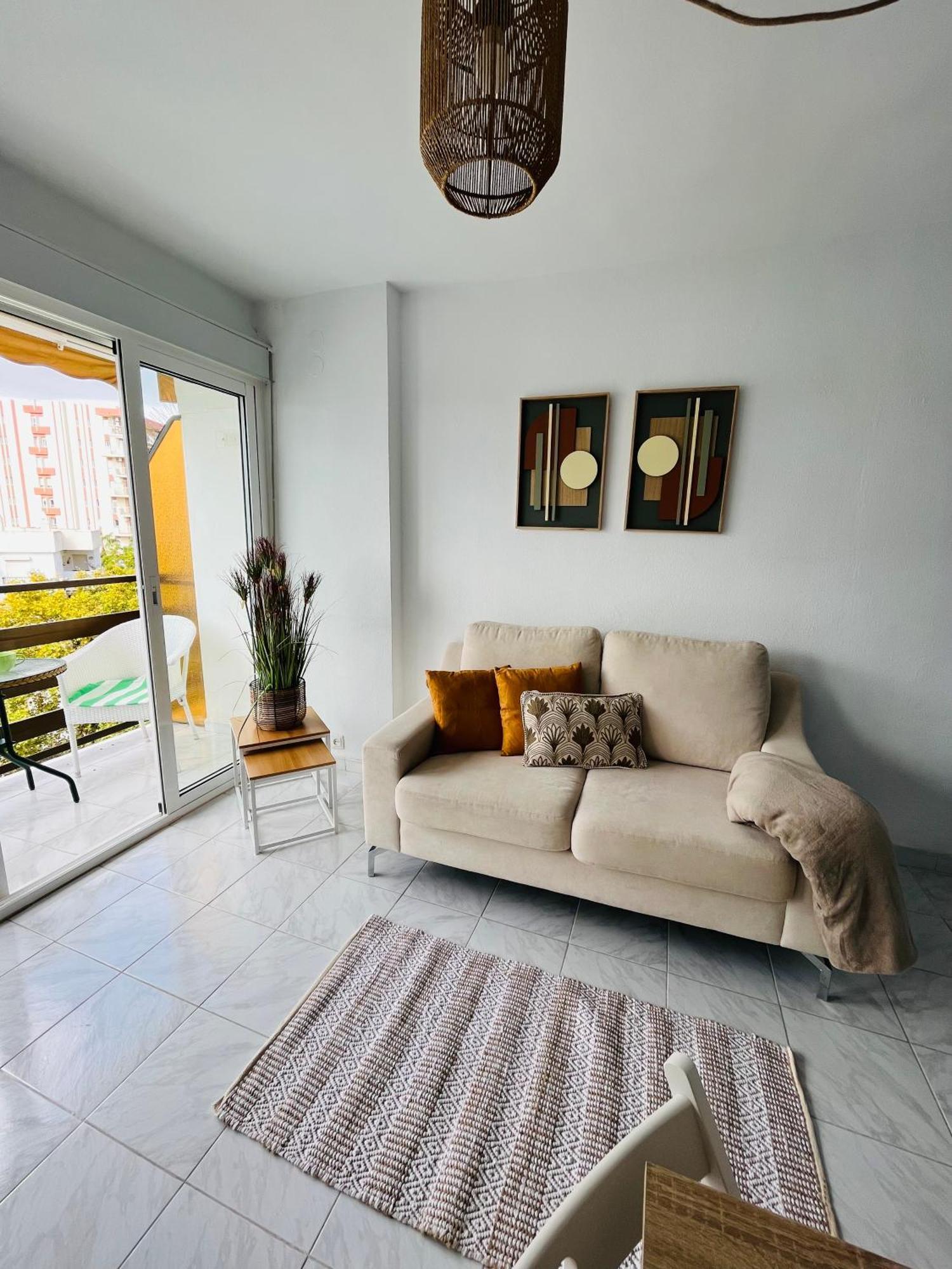 Beachside Sunshine Flat Apartment